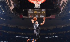 开云体育-太阳横扫掘金，锡安带动全队节奏的战术革命