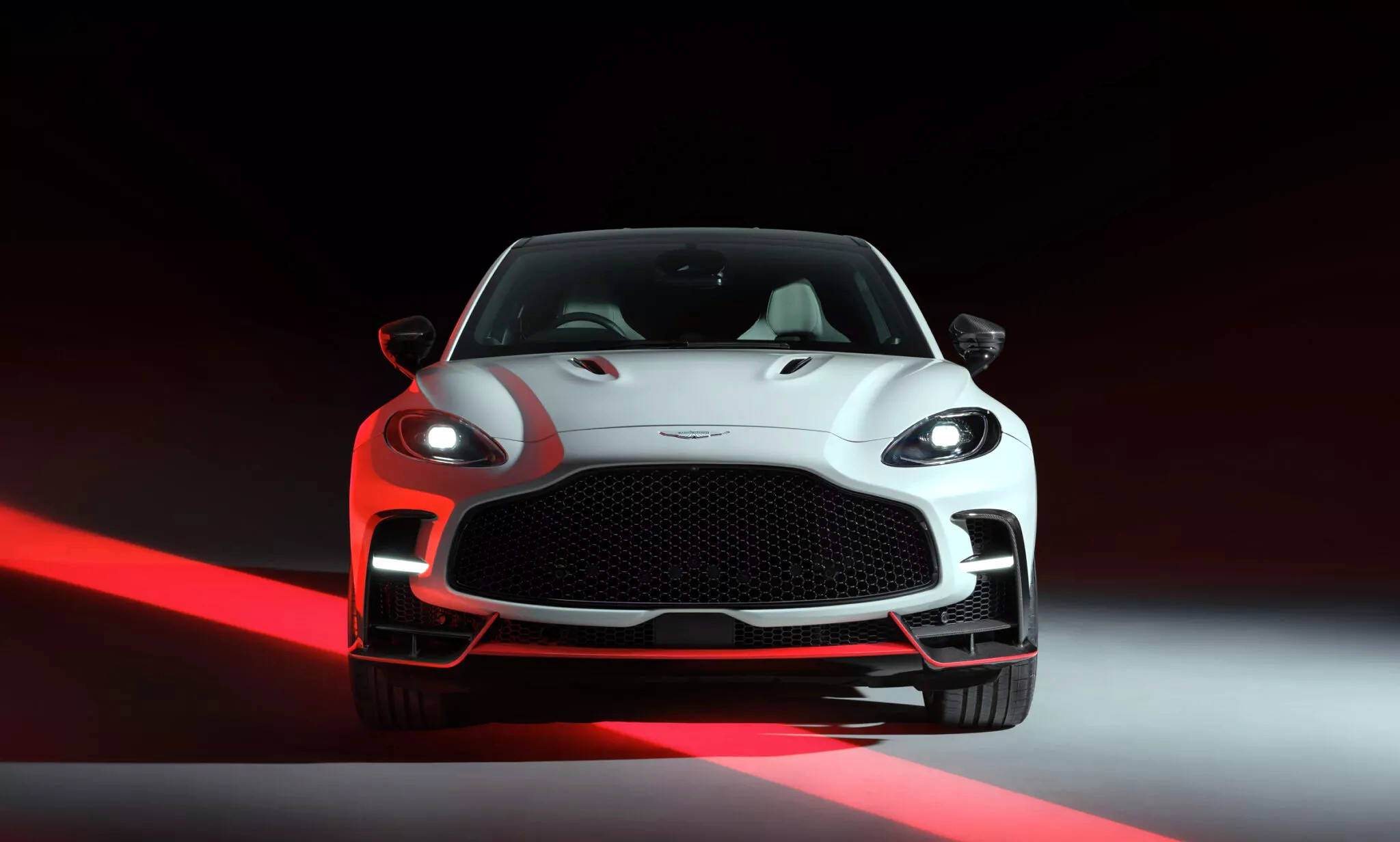 阿斯顿马丁绝杀雷诺车队，皮亚斯特里关键制胜