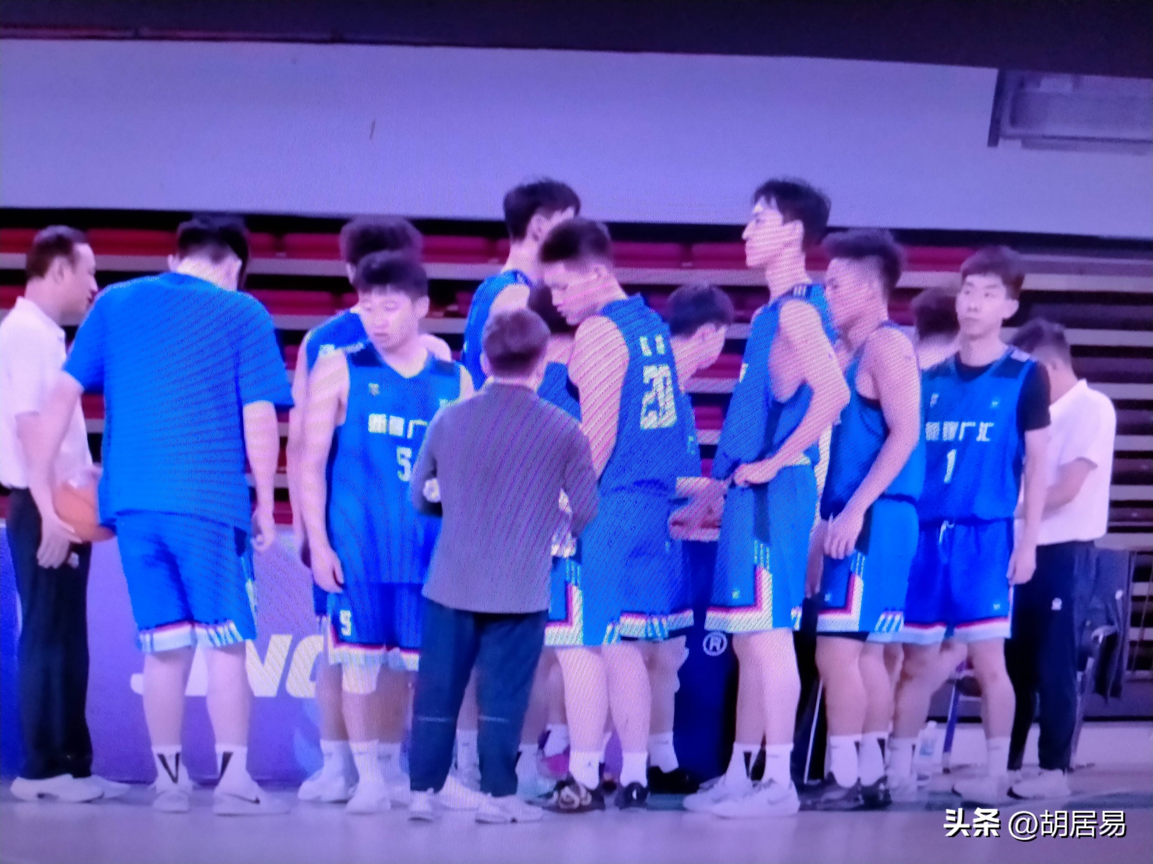 新疆队拼尽全力调整，迅速纠正战术成功放手一搏的简单介绍