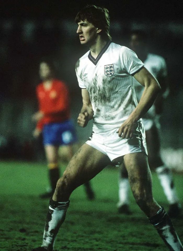 阿根廷名宿马拉多纳逝世，世界足坛悲痛的简单介绍