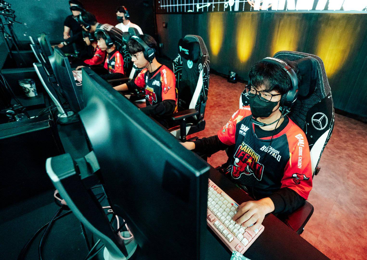 关于红橙队伍在新一轮比赛中取得胜利，晋级的信息