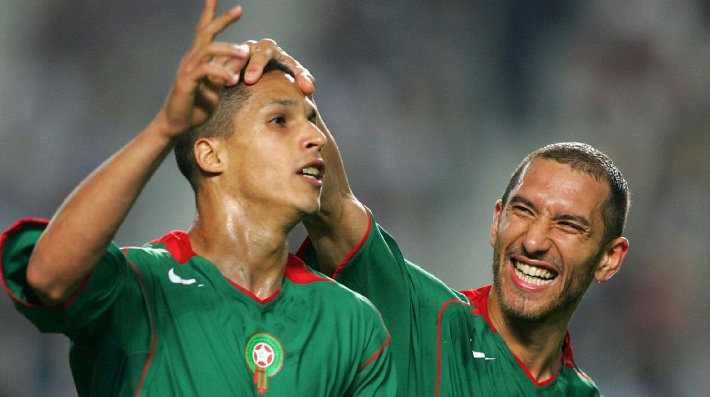 包含英格兰鏖战摩洛哥，奥亚尔萨瓦尔高光表现的词条