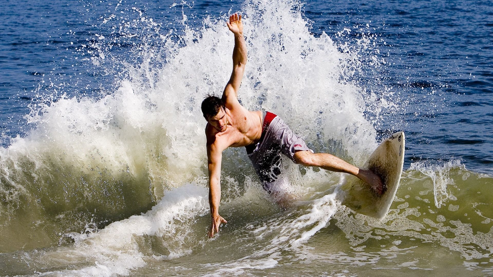 北欧童话的暗夜,当阿尔瓦雷斯用压制级发挥,为丹麦写下悲壮注脚